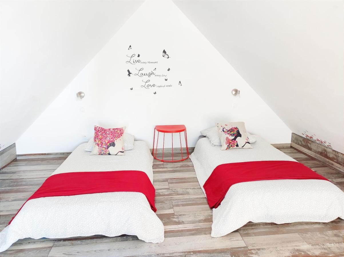 Janea Deep Red House Villa Reichsfeld Exterior photo