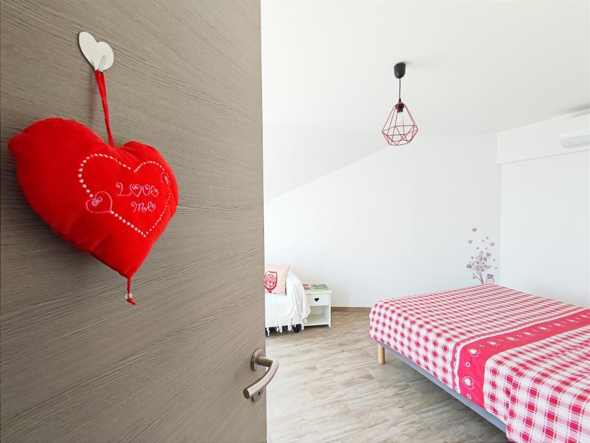 Janea Deep Red House Villa Reichsfeld Exterior photo