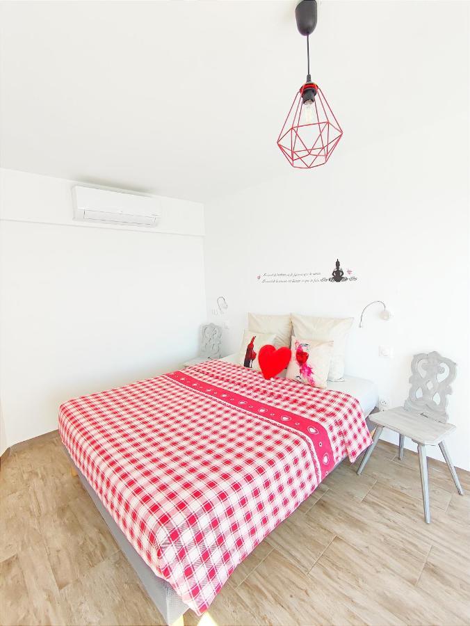 Janea Deep Red House Villa Reichsfeld Exterior photo